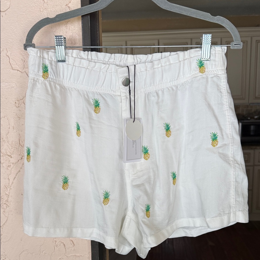 Chelsea & Theodore Cream Pineapple Embroidered High Waist Shorts